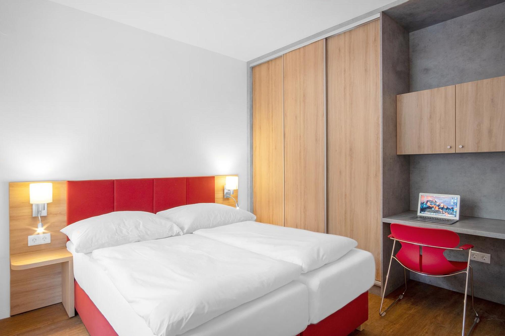 Szent Bernadett Csaladi Apartmanhaz Siófok Buitenkant foto